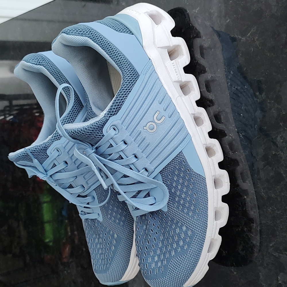 Blue women's On Clouds Cloudswift